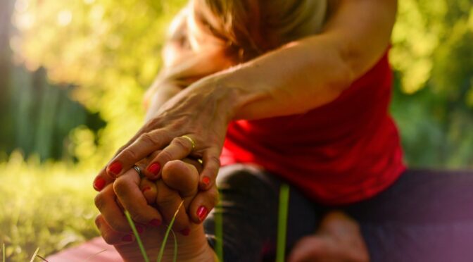 Yoga für Senioren mit Gelenkproblemen: Sanfte Bewegung für mehr Lebensqualität